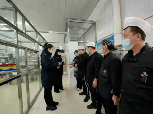 扎魯特旗市場(chǎng)監(jiān)督管理局全力保障‘兩會(huì)’期間餐飲服務(wù)食品安全